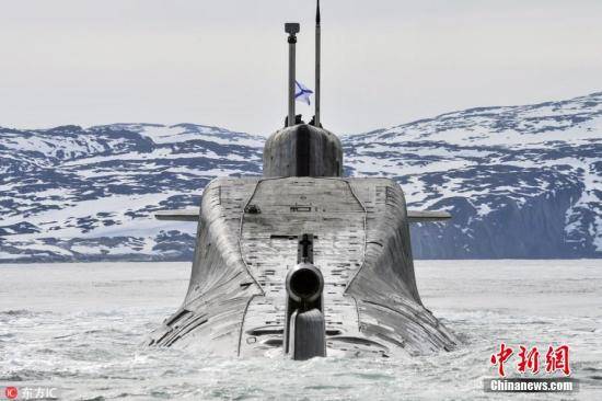 资料图：当地时间4月26日，俄罗斯摩尔曼斯克，俄罗斯K-18卡累利阿号核潜艇在北冰洋巴伦支海训练。图片来源：东方IC版权作品请勿转载