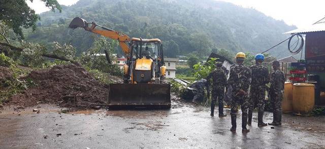 尼泊尔山体滑坡导致8名建筑工人死亡