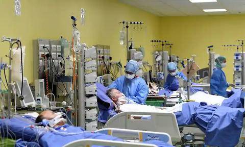 米兰圣拉斐尔医院里的新冠肺炎患者（图源：路透社）