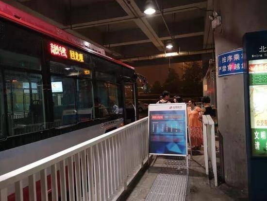 夜间到达旅客回升 北京南站公交高铁专线恢复运营