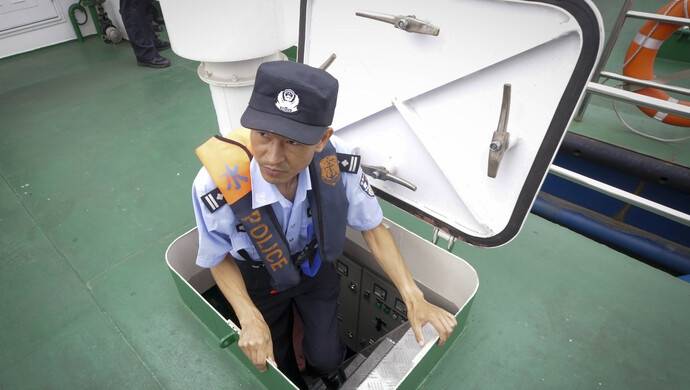 烈日下的江河湖海，这群上海人顶着烈日驾驶防弹艇乘风破浪，跟死神赛跑！