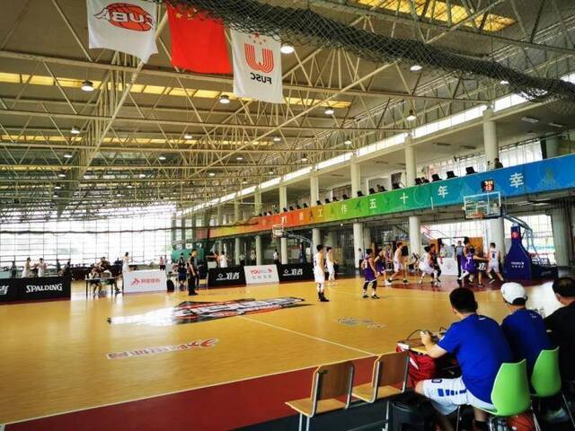 热血战场！今天，第22届中国大学生篮球二级联赛总决赛在东华开赛
