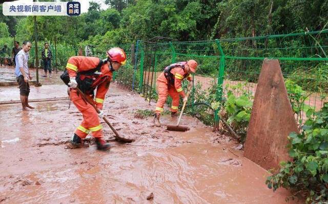 云南普洱强降雨引发山洪泥石流1人死亡11人被困紧急转移7人