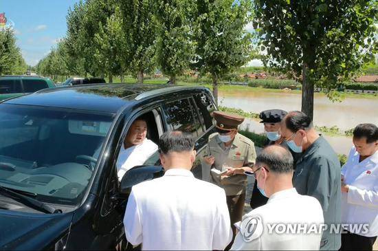 金正恩自驾SUV视察灾区塑爱民形象朝鲜面临洪涝、疫情、制裁三重挑战