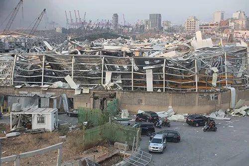 8月4日，黎巴嫩首都贝鲁特港口区发生爆炸后建筑物大面积受损。