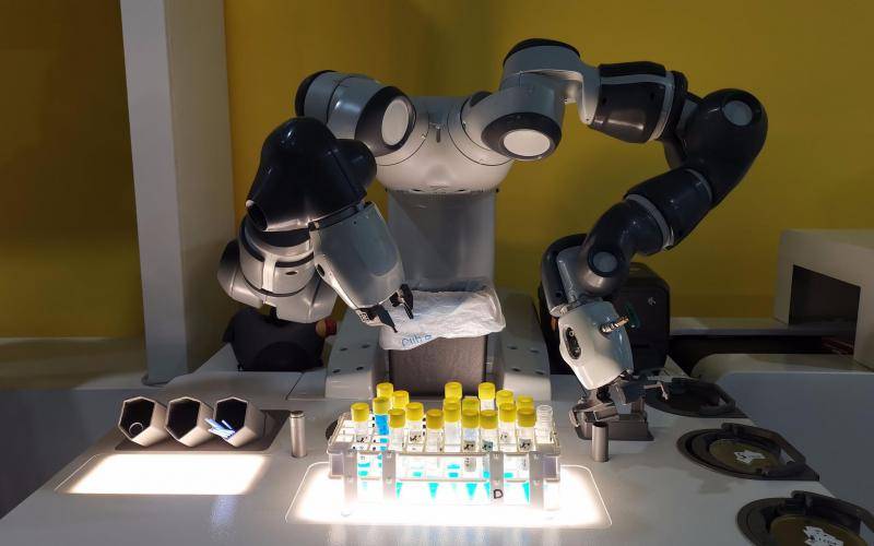 做眼科手术、检测样本，多款医疗机器人将在服贸会秀本领