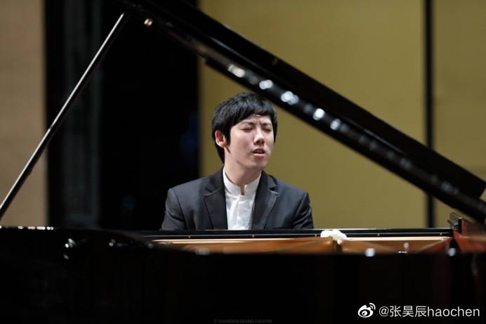 钢琴家张昊辰的30岁：追求童真，不认命、不套路、不世故