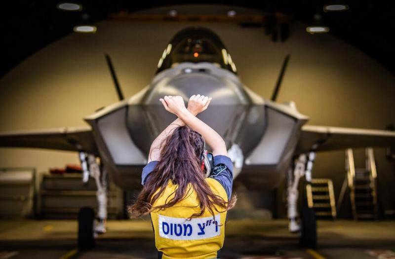 以色列第二支F-35战斗机中队形成战力女地勤抢眼