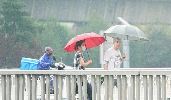 北京三区发布雷电蓝警，局地短时雨强较大！下周雨水频繁光顾京城