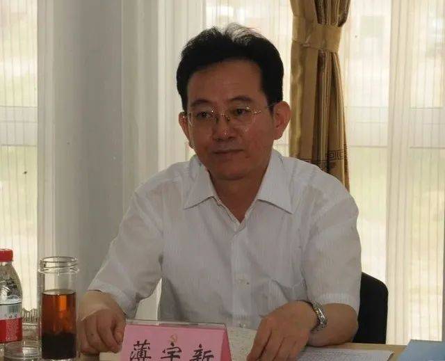 这名县委书记被降级，两年后又主动投案