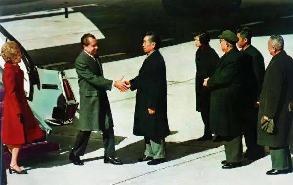 ▲1972年2月21日尼克松访华，周总理前往迎接。