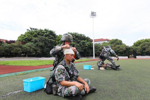 骄阳似火练兵酣 后浪淬火砺精兵