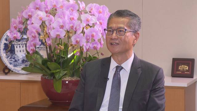 香港财政司司长：社会须适应与新冠病毒共存的新常态