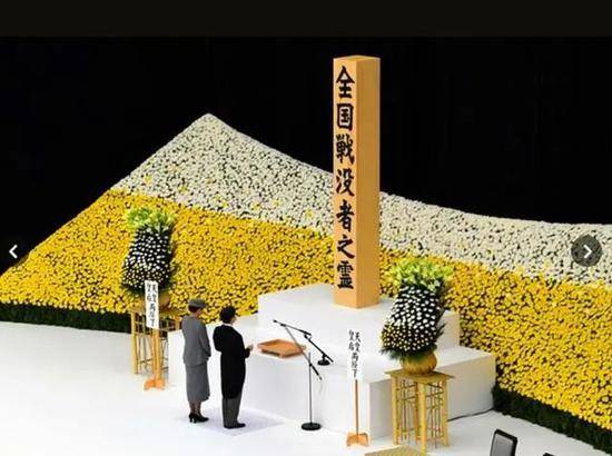 15日，日本天皇德仁、皇后雅子、政府人员以及遗属等约500人参加了“全国阵亡者追悼仪式”。