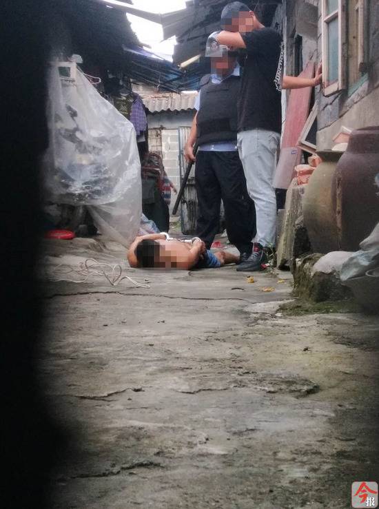 广西一男子捅伤裸体女子后拒捕被警方开枪制服