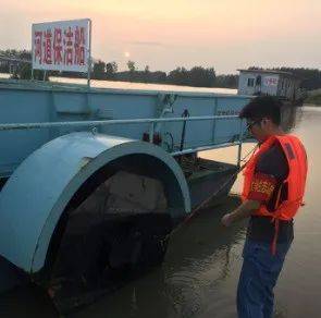 闻“汛”而动，青年学生在行动抗洪防汛中的河海青年们，真赞！