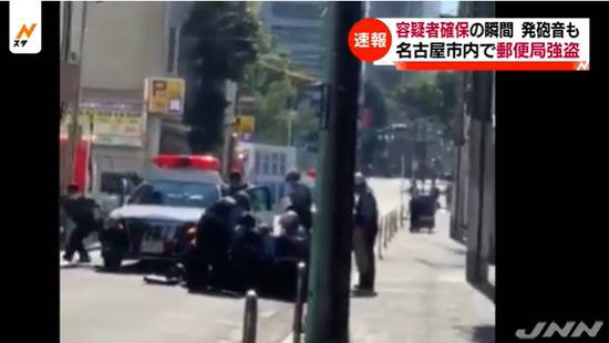 持刀男子被警方按倒在地（日本TBS电视台）