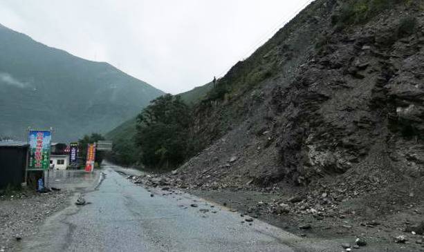 受强降雨天气影响 四川茂县境内国省干道多处受损