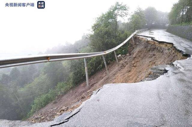 暴雨持续 云南发布地质灾害气象风险红色预警