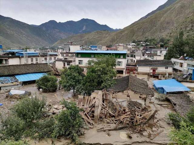 甘肃文县水磨沟村洪水退去，村内3人失联当地正排查中