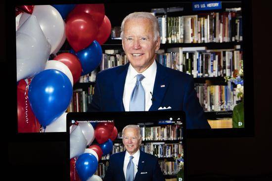 8月18日，直播视频画面显示，乔·拜登被提名为2020年美国民主党总统候选人后庆祝。新华社图