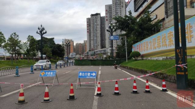 四川宜宾银龙广场路面塌陷未致伤亡已实行交通管制