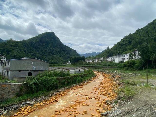 白河县厚子河磺水问题依然突出澎湃新闻记者刁凡超资料图