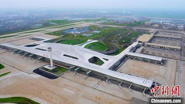 图为中建三局承建武汉机场项目。