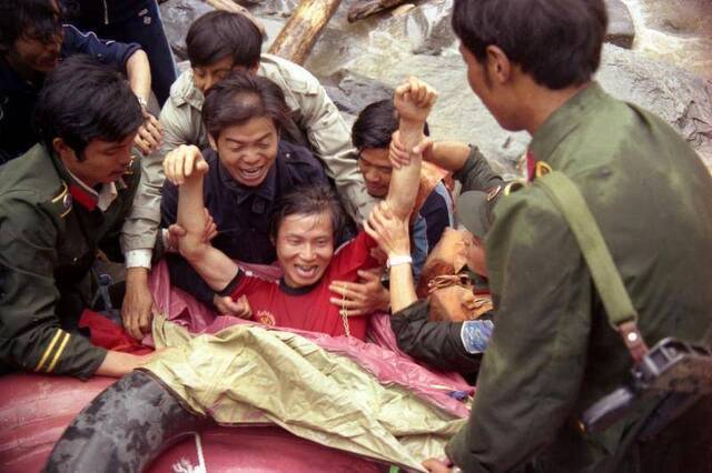 《热流》记录悲壮的“1986长江第一漂”：历史没有办法回头