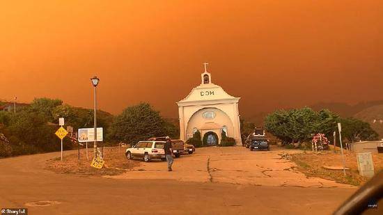 美国加州大火持续肆虐天空变橙色好似“世界末日”