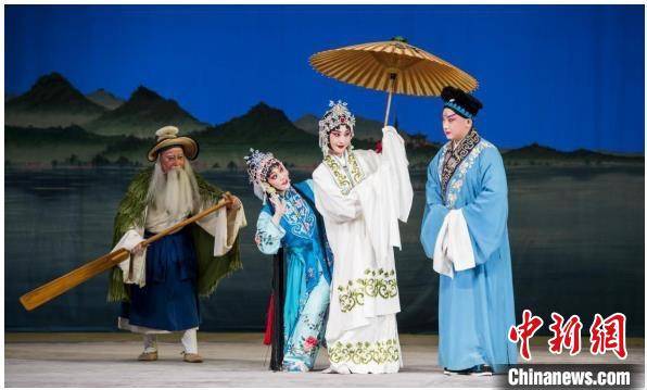 图为中国国家京剧院传统京剧《白蛇传》演出剧照。首尔中国文化中心供图