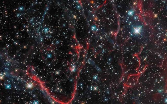科学家在海底发现由超新星产生的放射性同位素铁-60样本是垂死恒星的微弱提醒