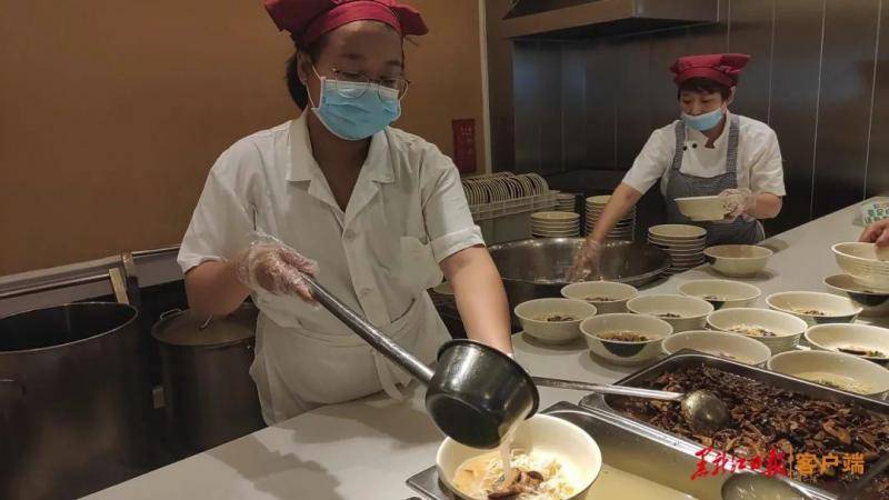 黑龙江省直机关制止餐饮浪费：餐盘回收处高清摄像头抓拍