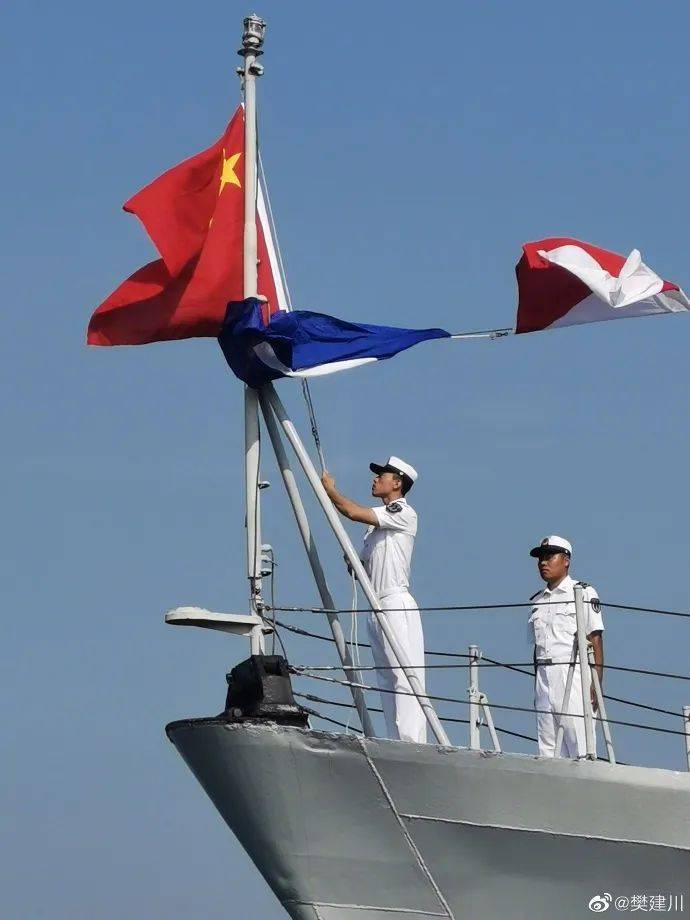 湛江舰与珠海舰退役 国产第一代导弹驱逐舰全部退役
