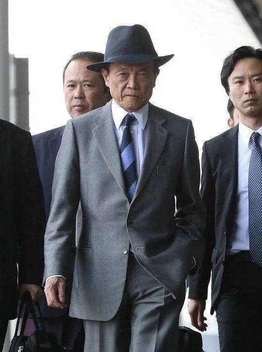 可能接任自民党总裁的热门人物之一是麻生太郎