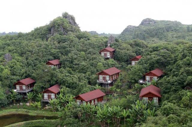 红河州可邑旅游小镇开发的森林度假酒店。杨峥摄