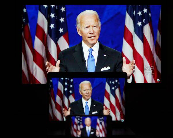 这是8月20日在美国阿灵顿拍摄的显示美国前副总统乔·拜登在线出席美国民主党全国代表大会的屏幕画面。新华社