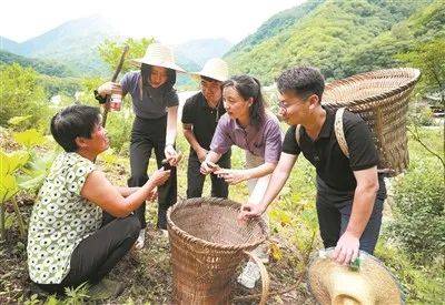 《中国教育报》整版报道！为你们骄傲！