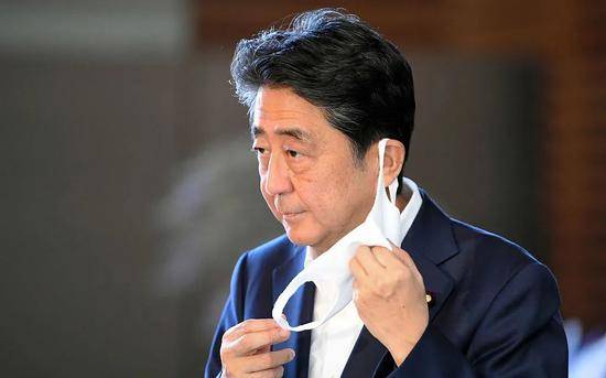 让安倍决定辞去首相的是种什么病？安倍辞职对日本经济有何影响？