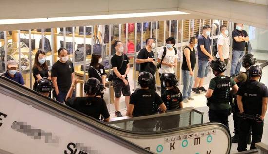 香港警方在旺角执法图源：香港警察社交媒体