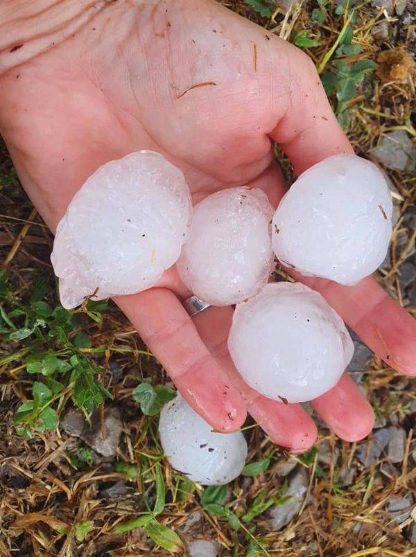 斯洛文尼亚多地遭风暴袭击 冰雹如鸡蛋大小