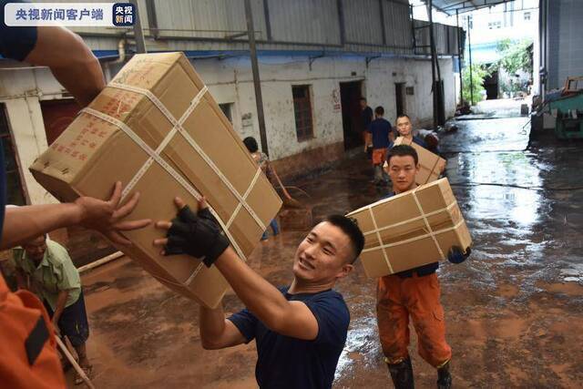 云南省景东县暴雨致13个乡镇受灾 多部门联合紧急驰援灾区