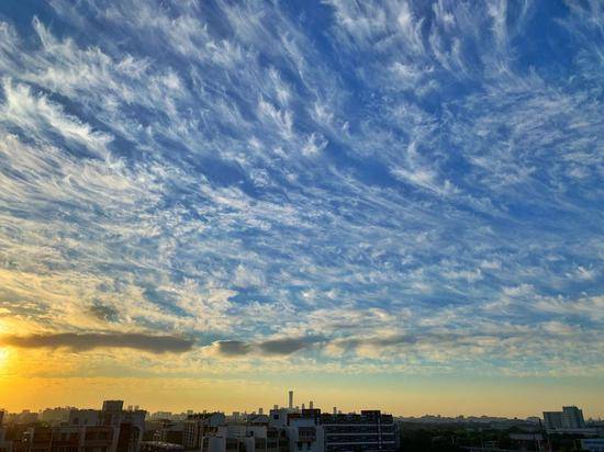 抬头看！今早北京的天空“撞脸”梵高油画