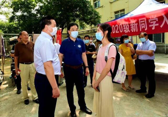 “你好，华中大！我是2020级研究生新生！”