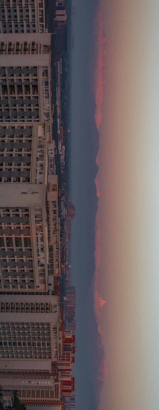 在成电遥望雪山，从平原到高山之巅！