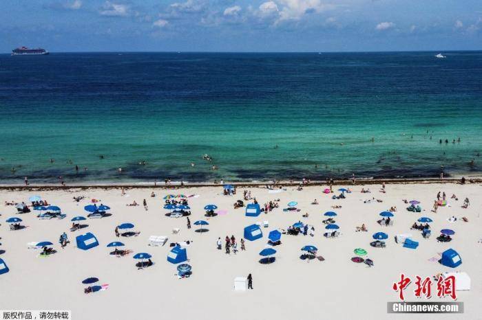 资料图：当地时间6月10日，佛罗里达州迈阿密海滩关闭近三个月后首次开放。