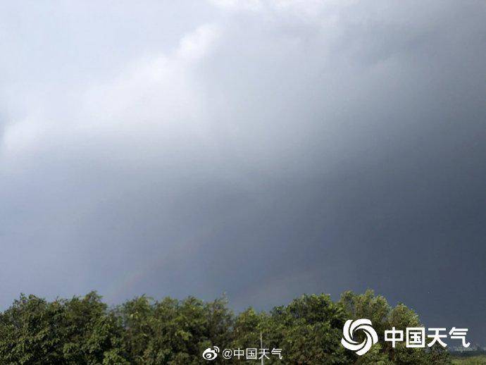 北京雷雨过后，彩虹又出现了！