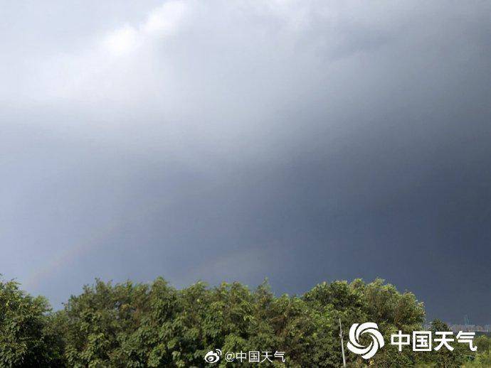 北京雷雨过后，彩虹又出现了！