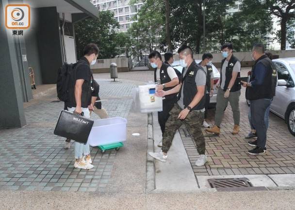 今天（5日）下午，港府发布新闻公报通报此事，称警方正调查5日发生在葵涌的一宗谋杀及企图自杀案，案中一名21岁男子死亡。警方稍后将安排为死者进行验尸以确定其死因。葵青警区重案组正调查案件。