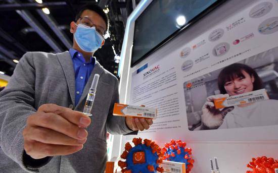 9月5日，中国国际服务贸易交易会，科兴中维生物技术有限公司研制的新型冠状病毒灭活疫苗“克尔来福”进行展示。该疫苗目前正在境外开展Ⅲ期临床研究。摄影/新京报记者李木易